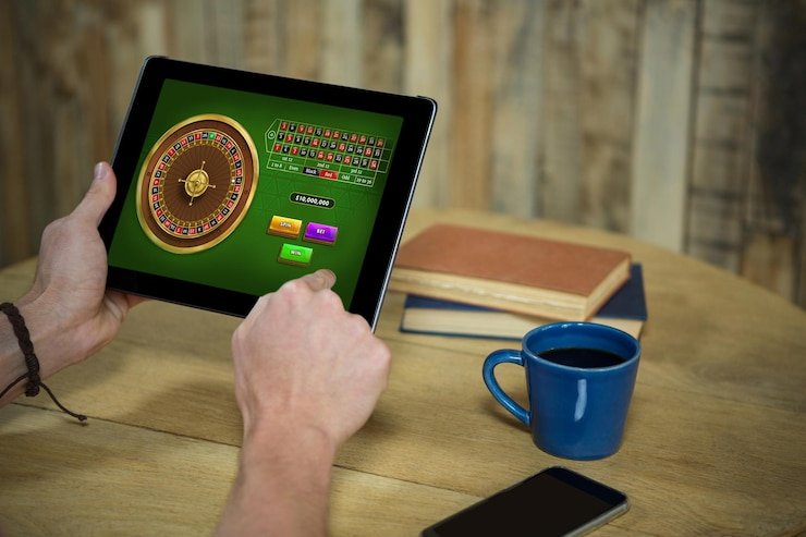 Dealer announces tournament blind levels Dealer interface during tournament blackjack round